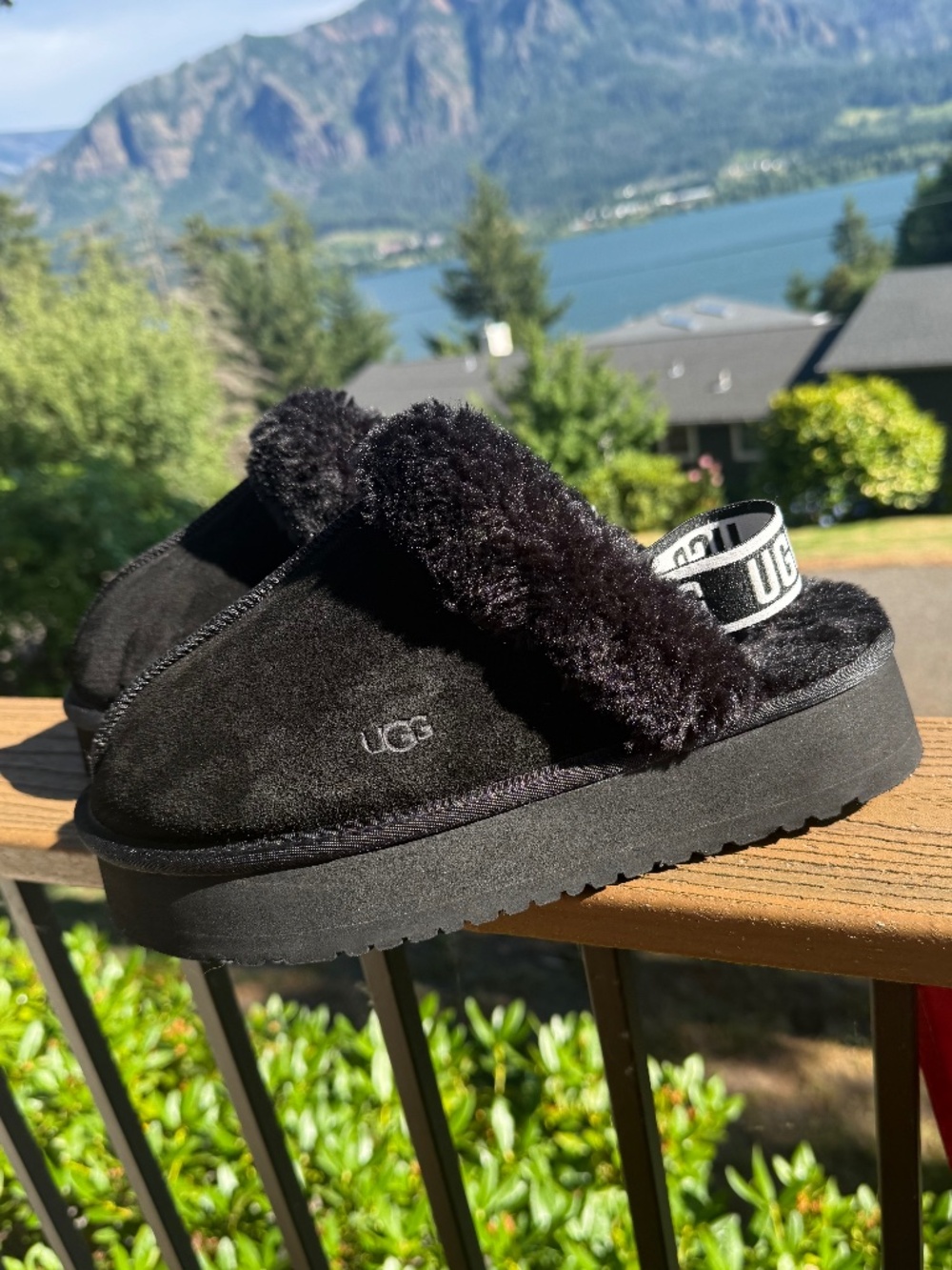 UGG Women's Funkette Size 11 in Black EUC - Read Description